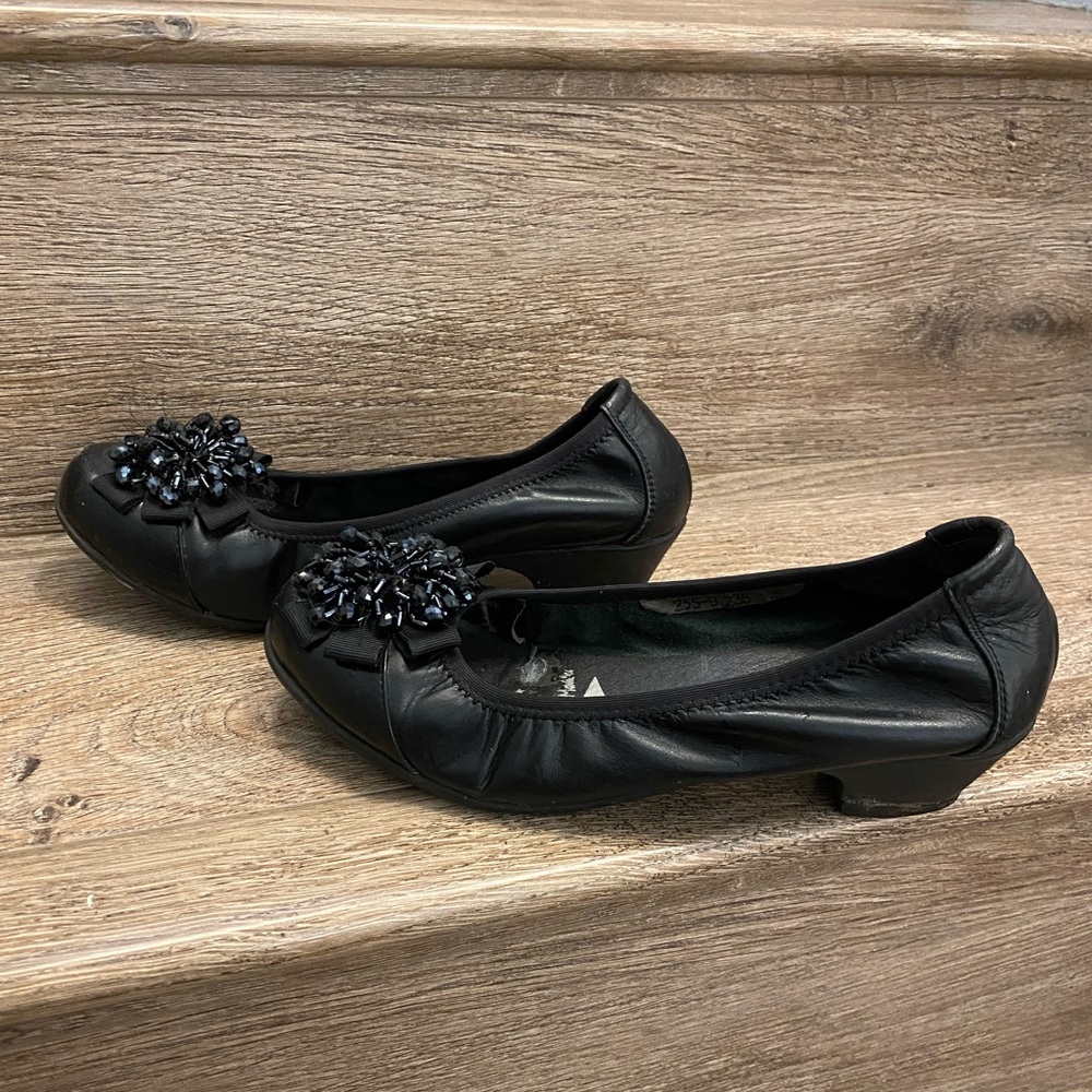 Leather Shoes - Picture 2 of 3